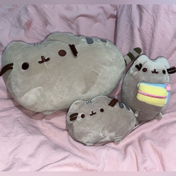 Pusheen plushie bundle - Picture 2 of 4